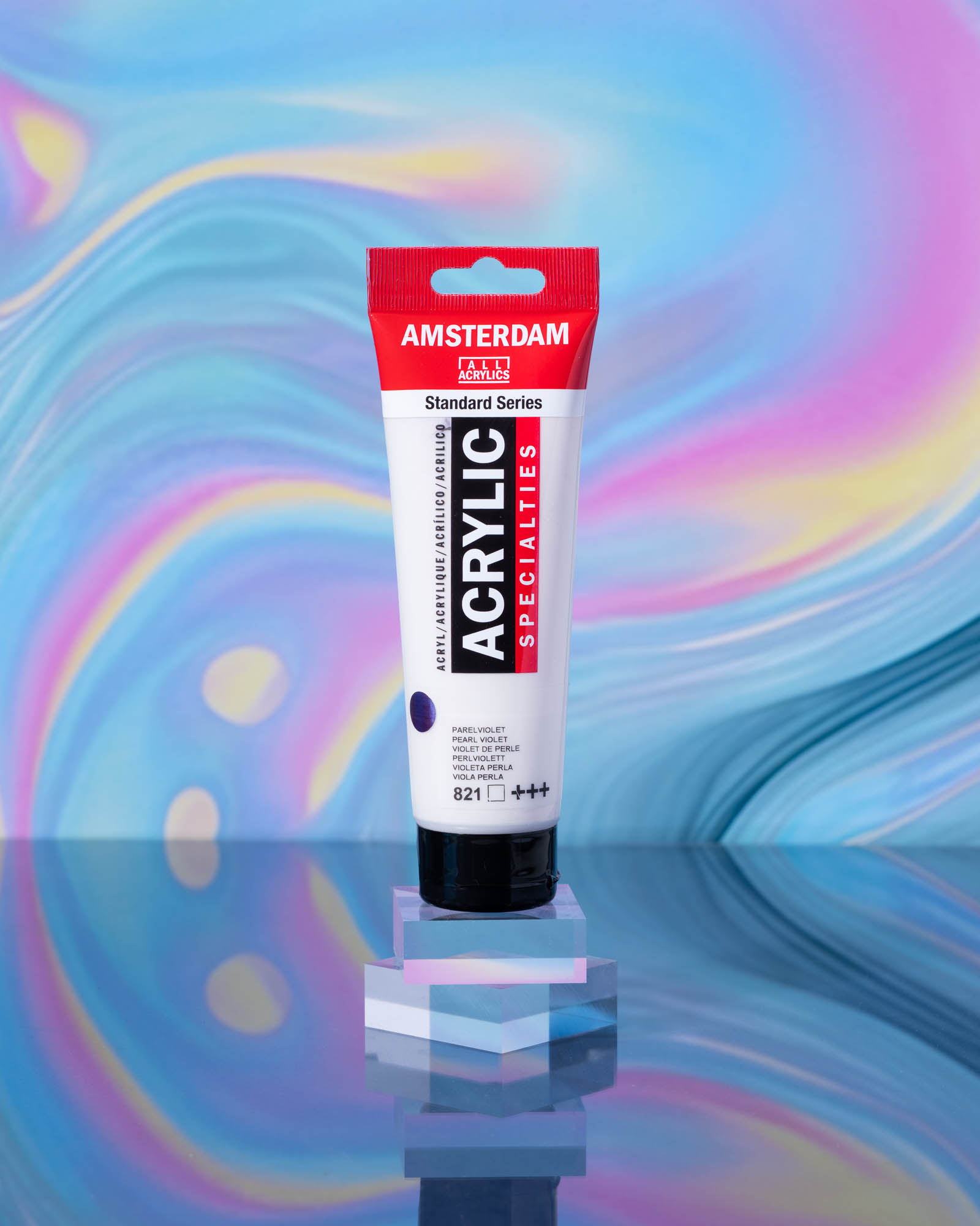 Amsterdam acrylic parelviolet tube tegen iriserende achtergrond