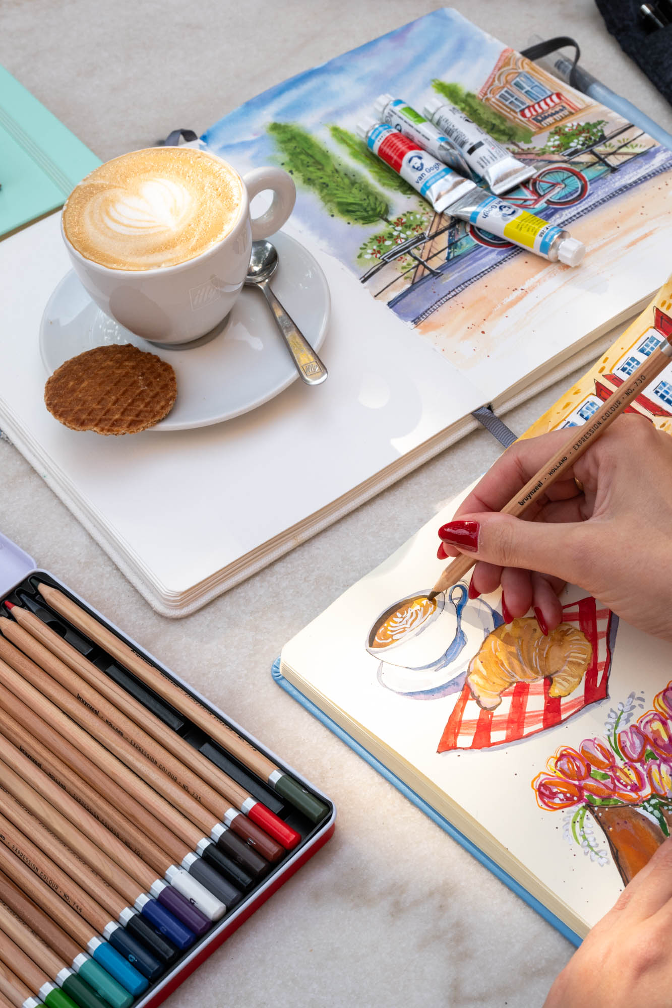 Cappuccino, stroopwafel en aquarel schetsboek